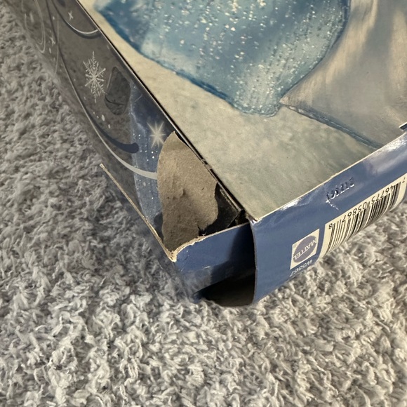 Disney Cinderella Holiday Princess 2012 - Picture 6 of 8